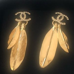 Chanel earrings 22P